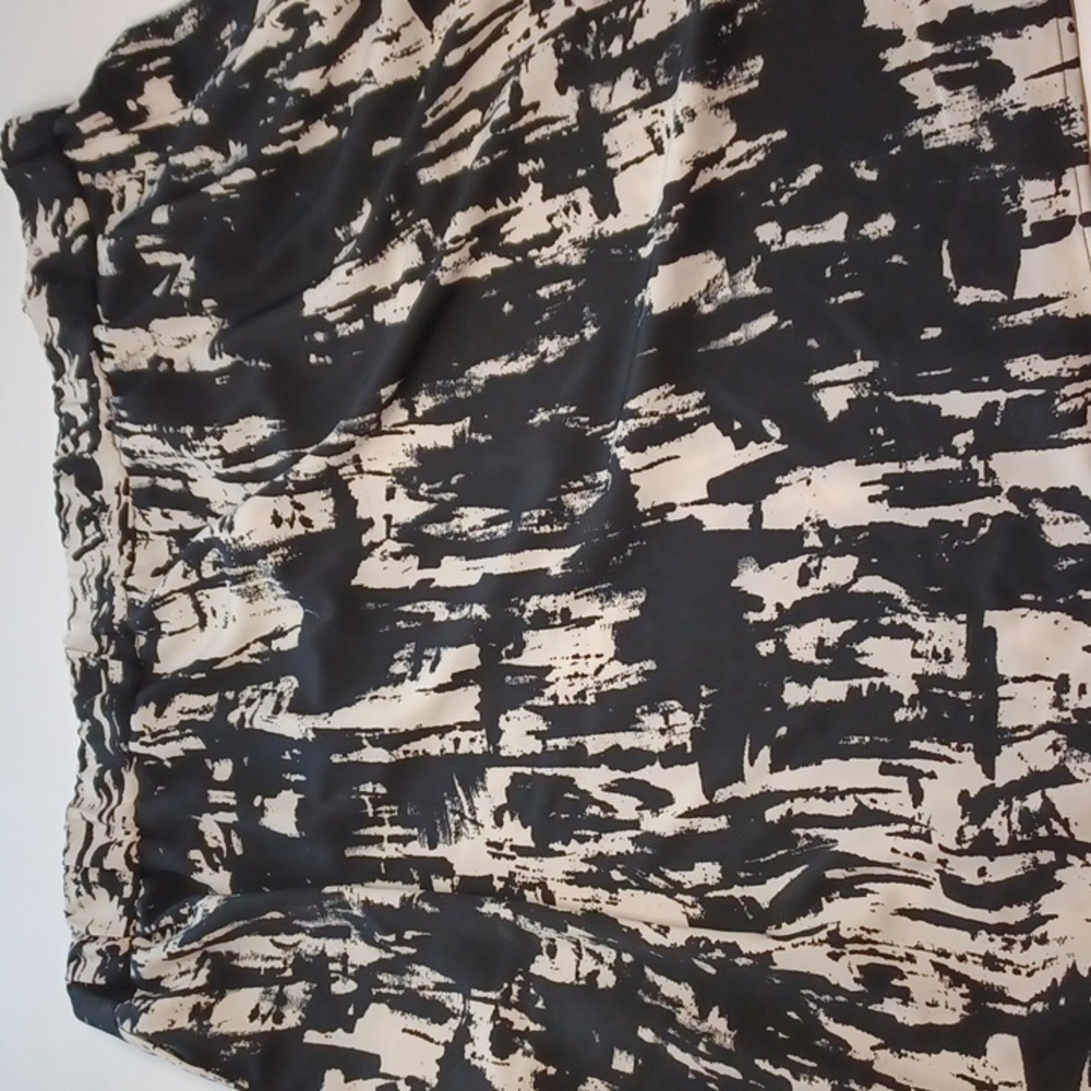 Susan Graver style plus size 2X skirt black and white elastic waist